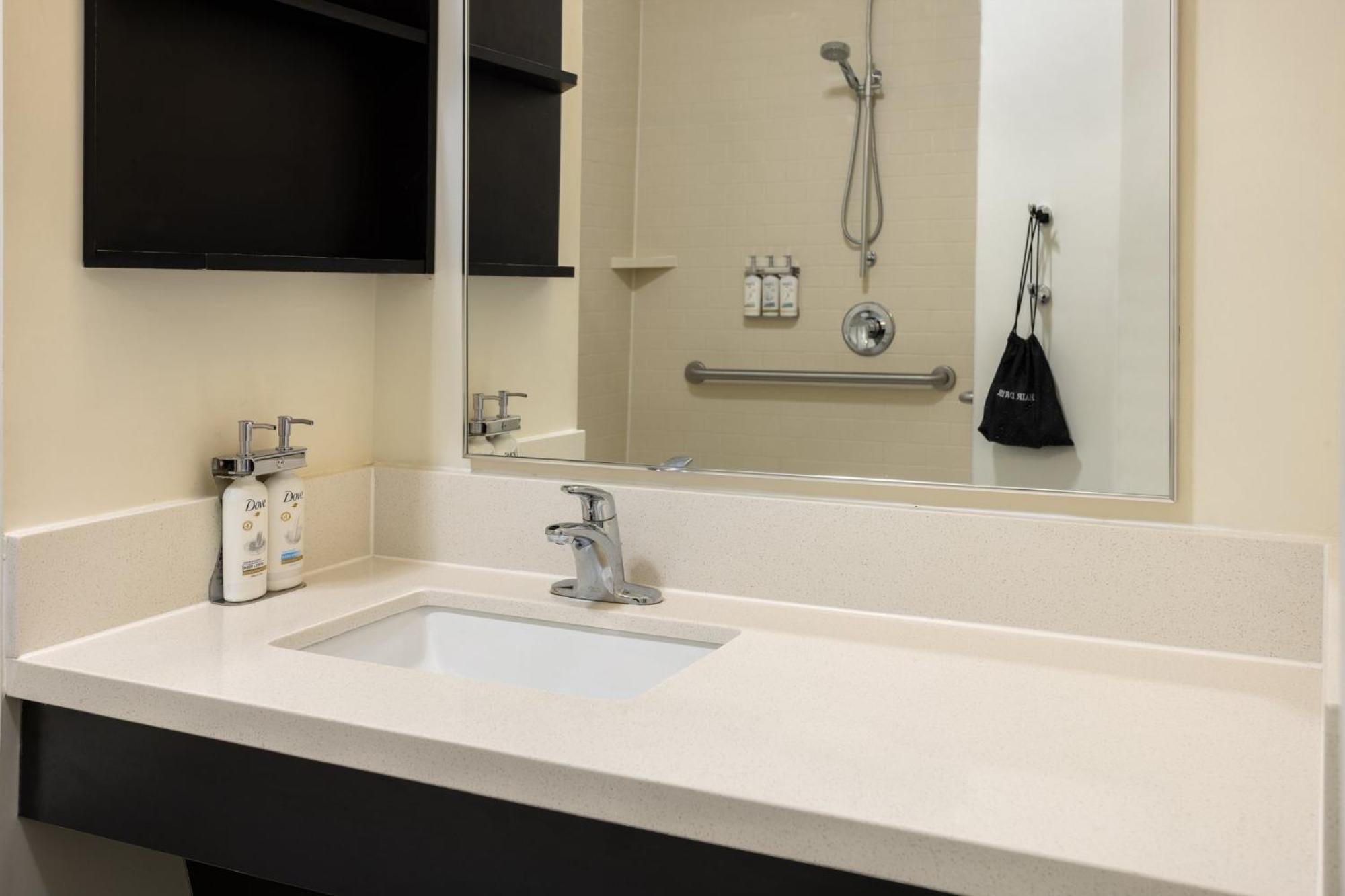 Candlewood Suites Philadelphia - Airport Area By Ihg Chester Dış mekan fotoğraf